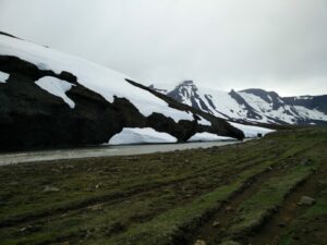 Kjolur Trail - Snow covered ridge