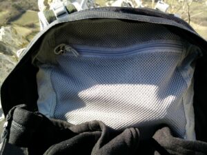 Osprey Talon 22 - Zippered pocket in the main compartment