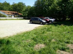 Agri Bavnehøj trail - parking lot across from school