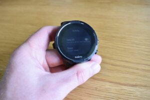 How to enable body resources on a Suunto watch? Simply enable daily HR in the settings