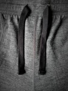 Isobaa Merino 260 Lounge Loose Joggers - drawcord string in addition to elastic waistband