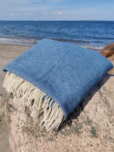 Isobaa Merino Honeycomb Throw - equipped with fringes for decoration