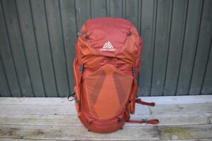 Gregory Paragon 58: Loaded backpack from the front