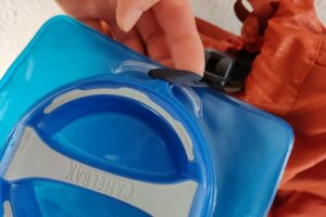 Gregory Paragon 58: Too small loop for Camelbak Crux Reservoir